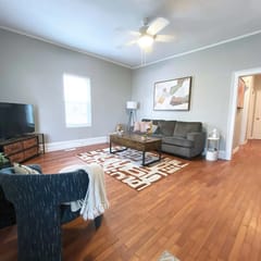 Orange Crush Cottage- Downtown, Beaches, & Dining
