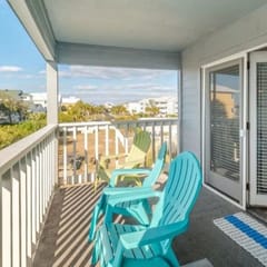 Sea The World- Private Access to Beach!